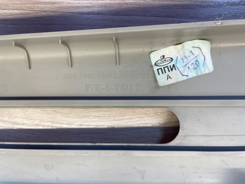 Обшивка средней стойки