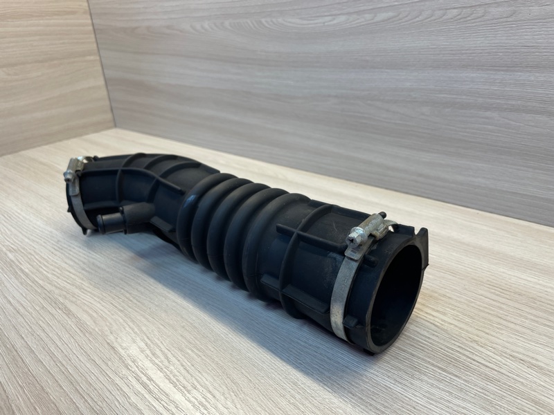 Патрубок воздушного фильтра