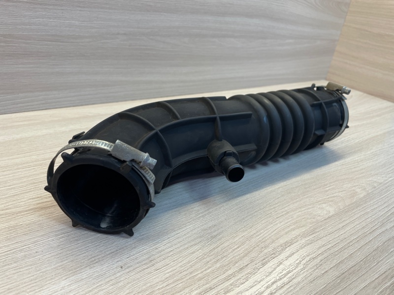 Патрубок воздушного фильтра