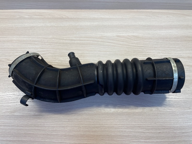 Патрубок воздушного фильтра