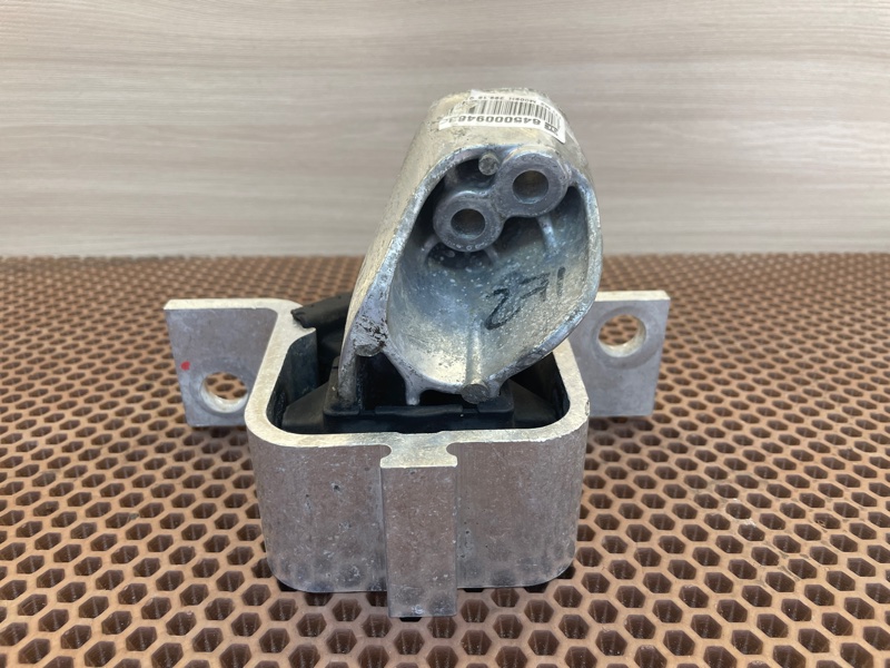 Опора двигателя