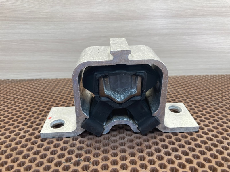 Опора двигателя