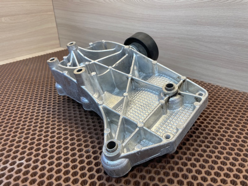 Кронштейн генератора