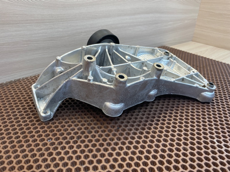 Кронштейн генератора