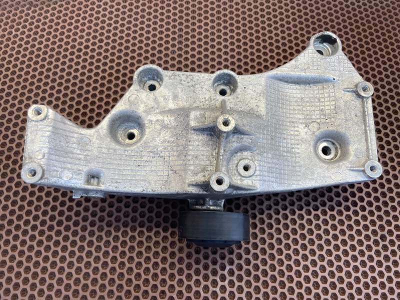 Кронштейн генератора