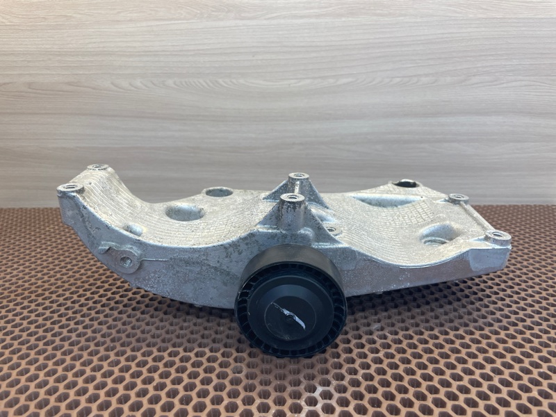 Кронштейн генератора