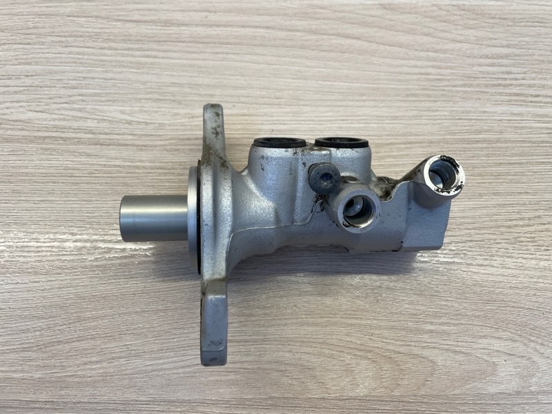 Главный тормозной цилиндр