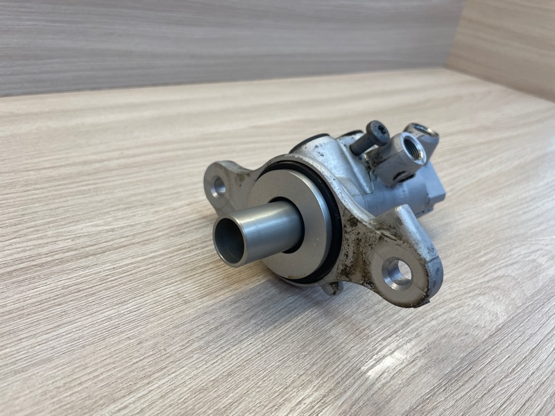 Главный тормозной цилиндр