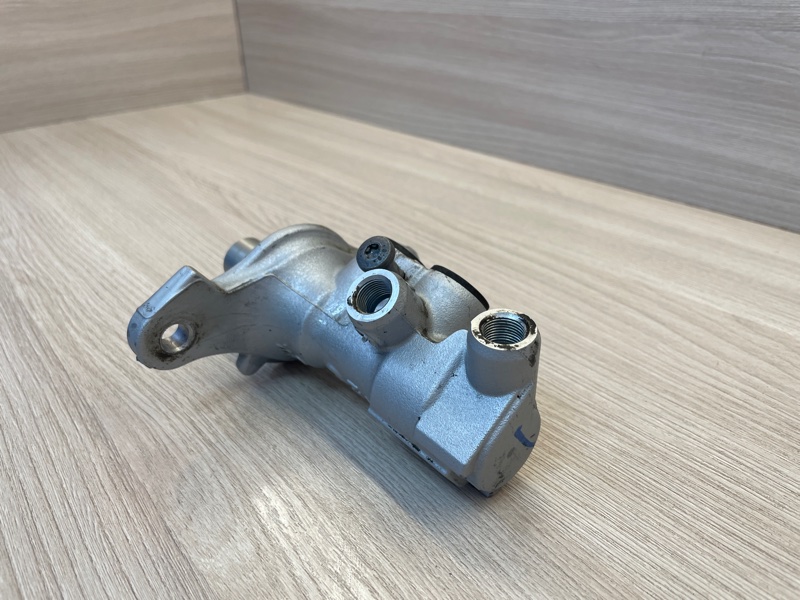 Главный тормозной цилиндр