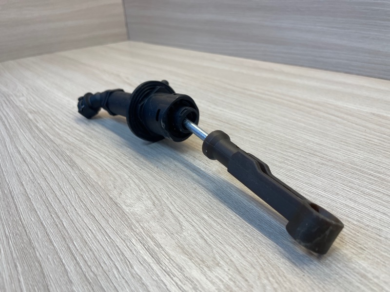 Главный цилиндр сцепления