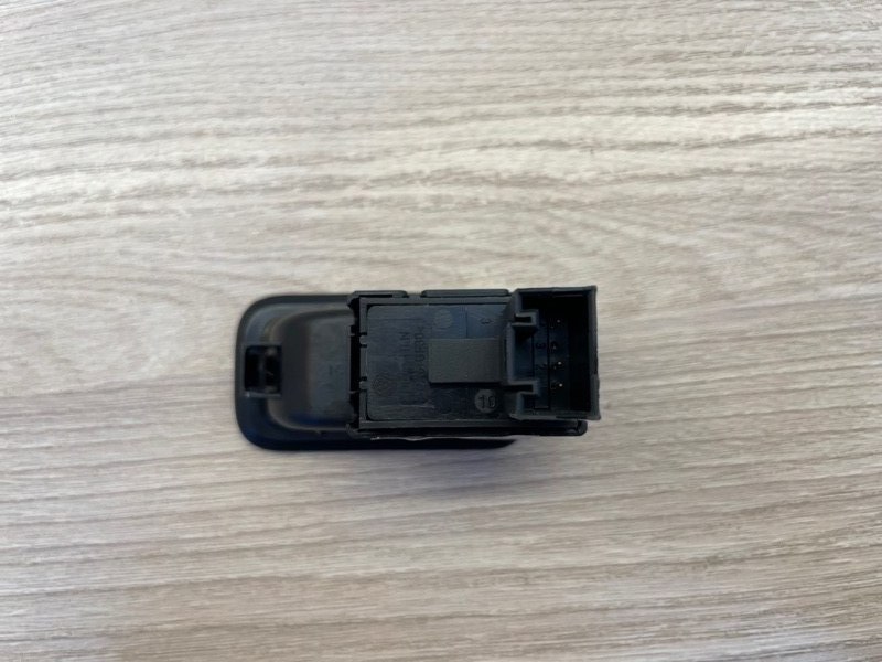 Кнопка стеклоподъемника