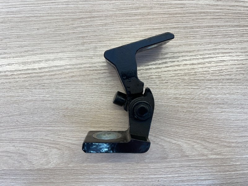 Петля двери