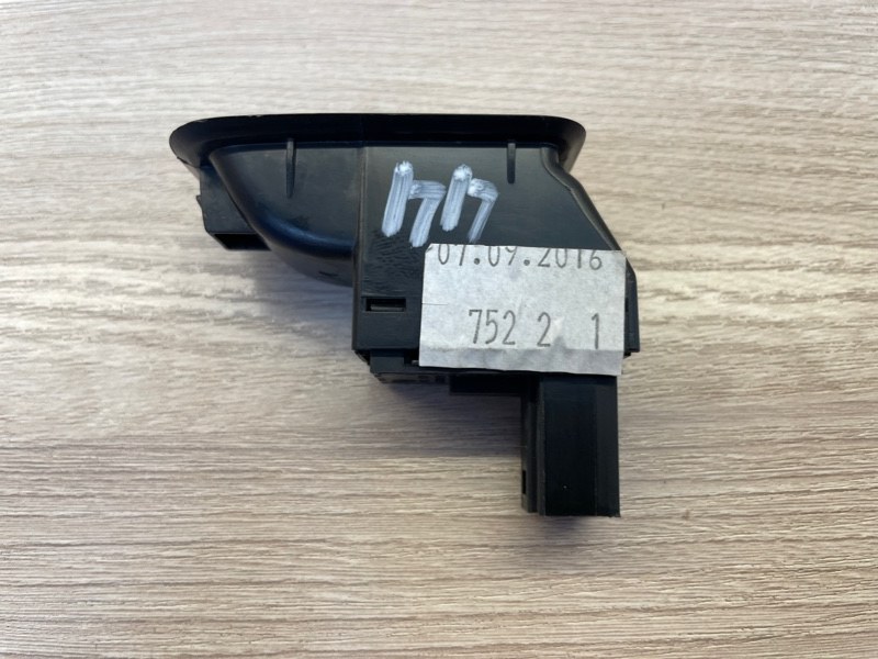 Кнопка стеклоподъемника