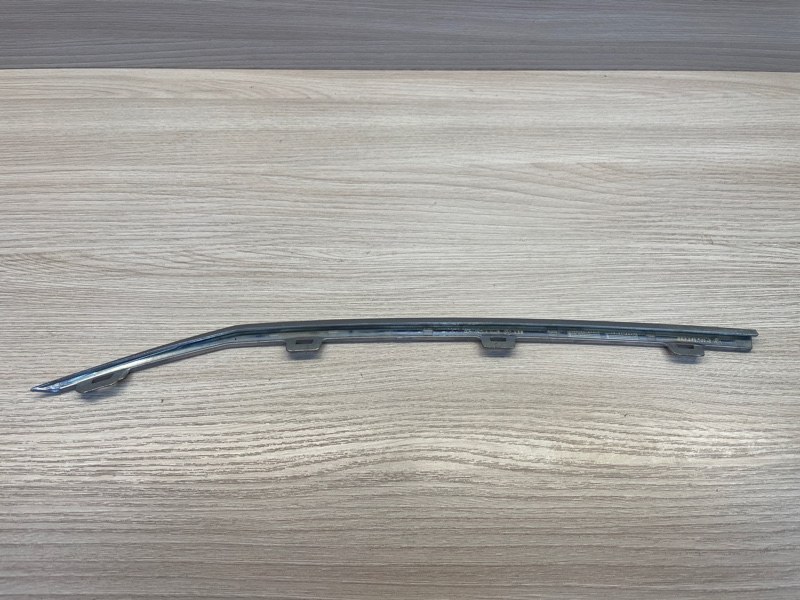 Молдинг решетки радиатора