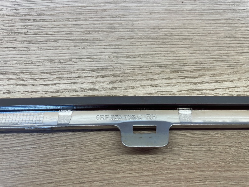 Молдинг решетки радиатора