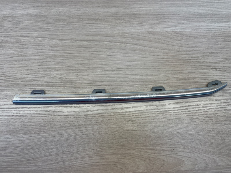 Молдинг решетки радиатора