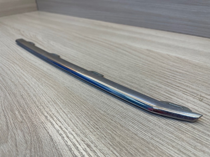 Молдинг решетки радиатора