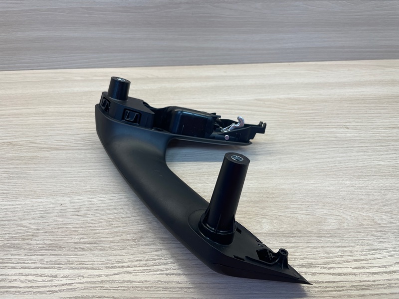 Внутренняя  ручка двери