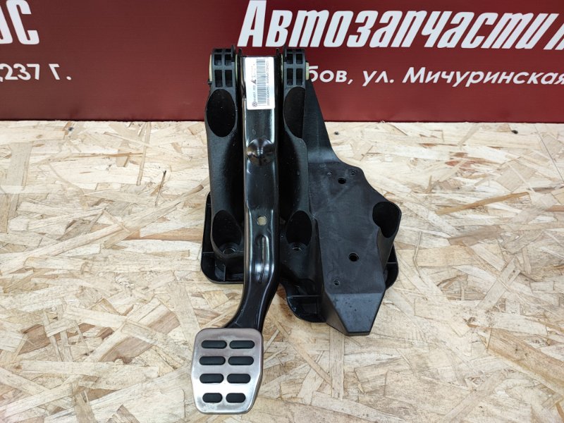 Педаль тормоза