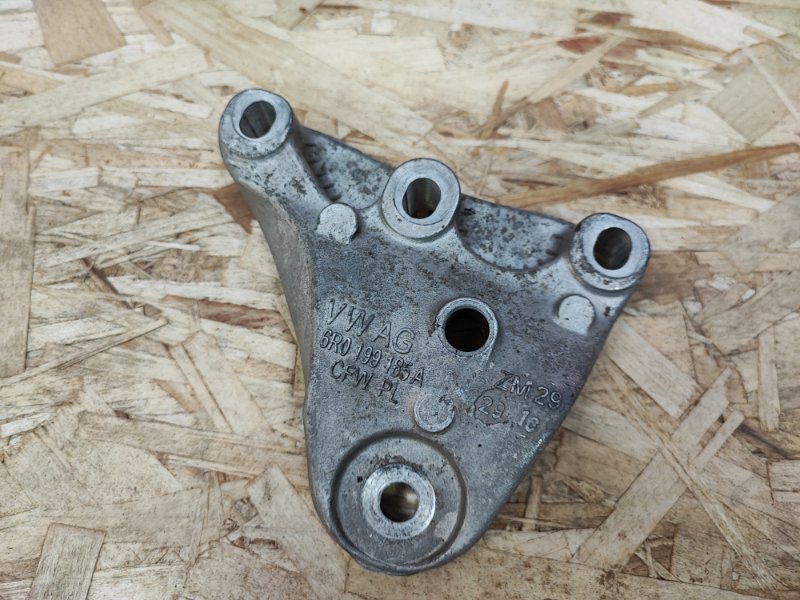 Кронштейн опоры двигателя