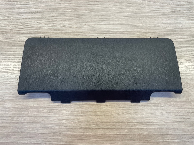 Крышка блока предохранителей салона