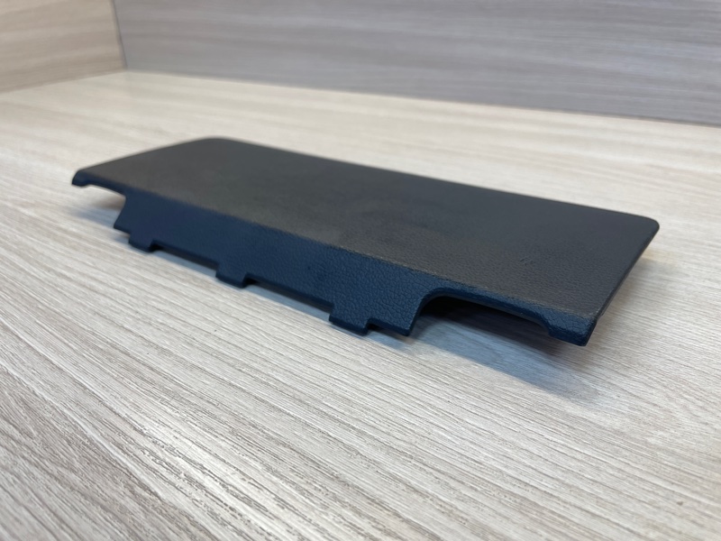 Крышка блока предохранителей салона