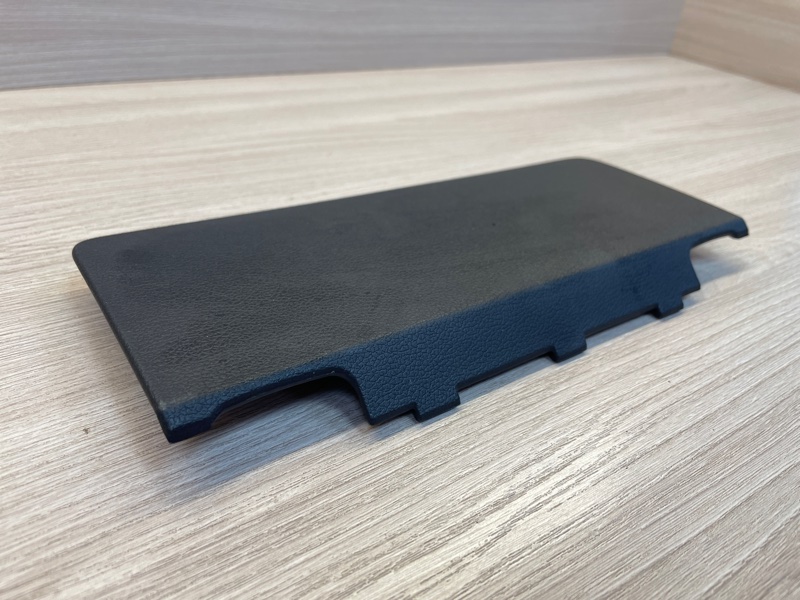 Крышка блока предохранителей салона