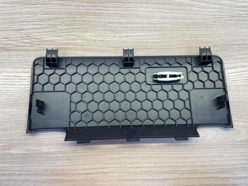 Крышка блока предохранителей салона