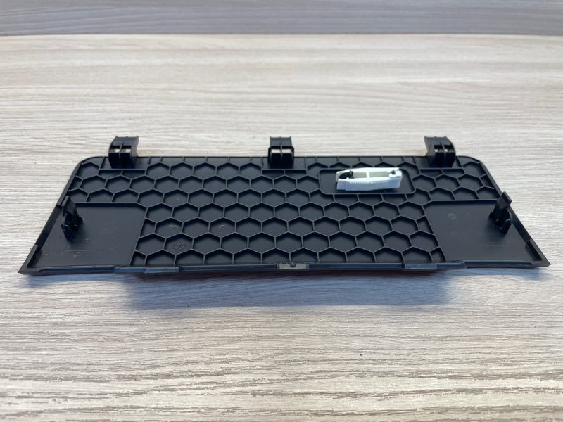 Крышка блока предохранителей салона