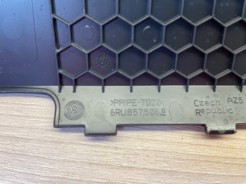 Крышка блока предохранителей салона