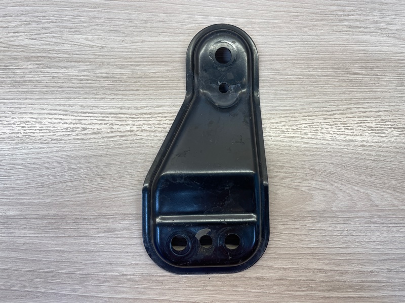 Кронштейн подрамника