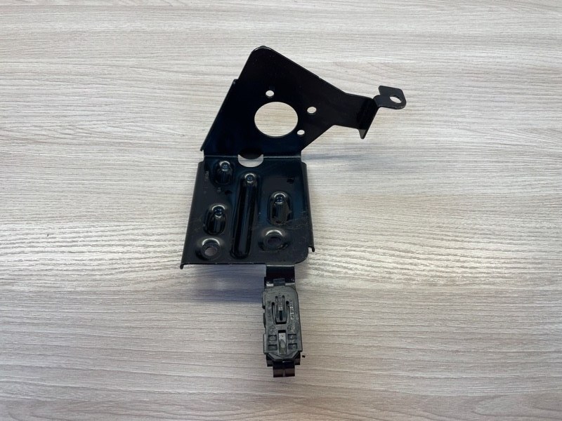 Кронштейн блока ABS