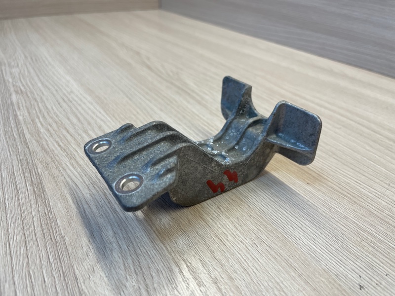 Кронштейн дроссельной заслонки