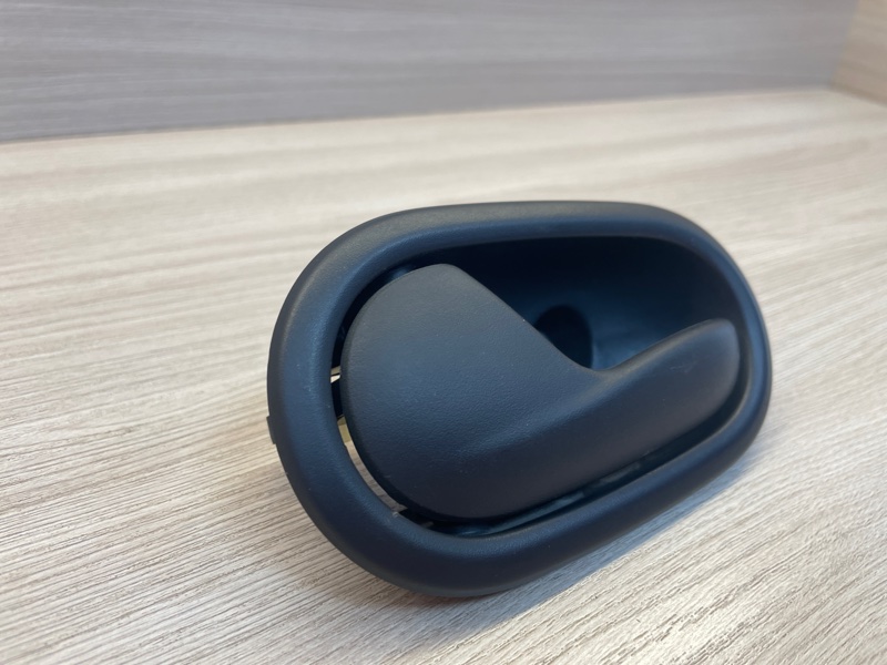 Внутренняя  ручка двери