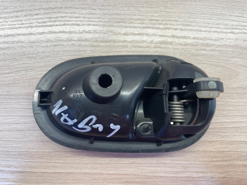 Внутренняя  ручка двери