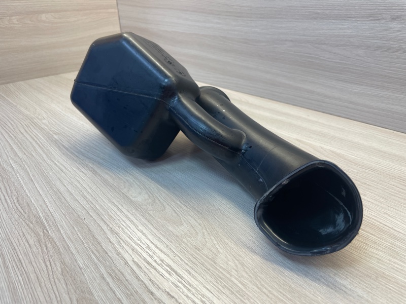 Патрубок воздушного фильтра