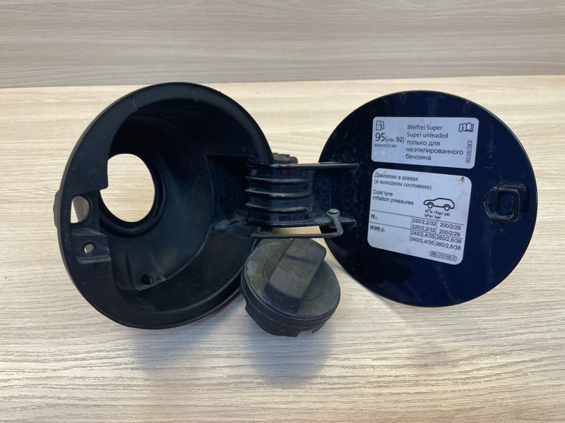 Лючок бензобака