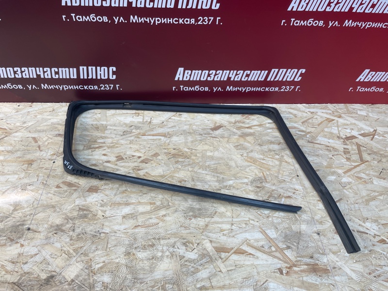 Уплотнитель стекла      двери