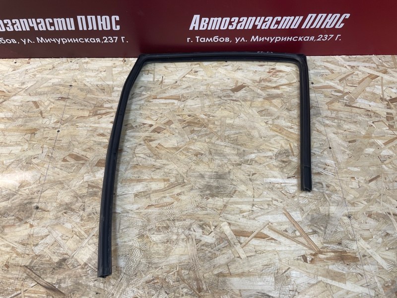 Уплотнитель стекла      двери