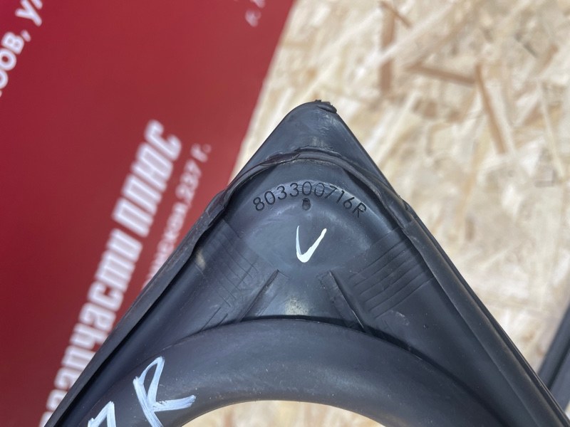 Уплотнитель стекла      двери