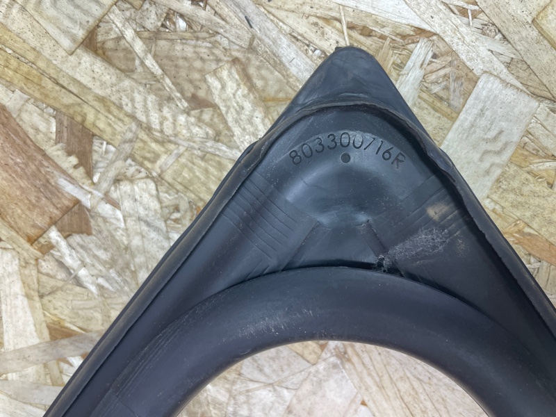 Уплотнитель стекла      двери