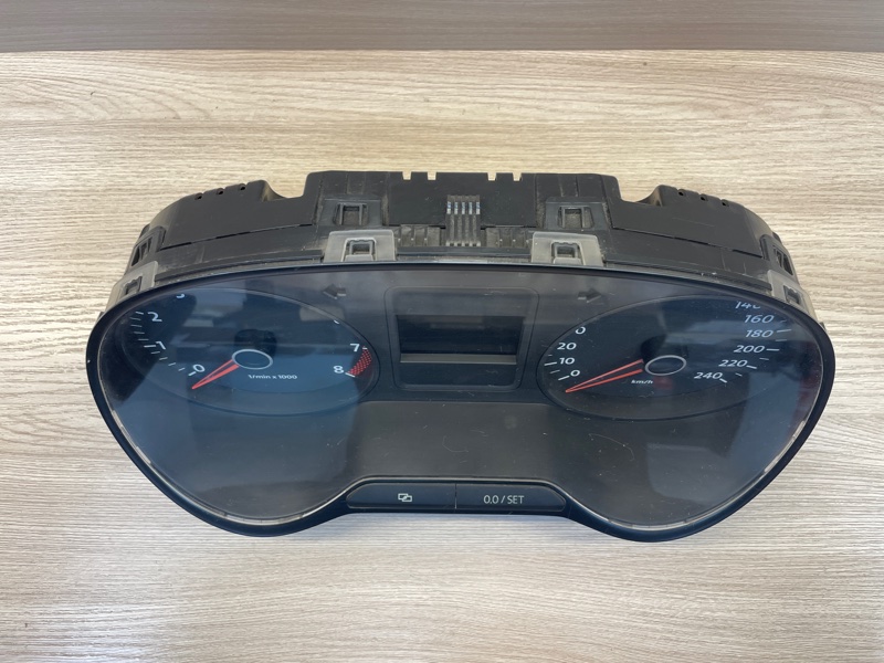 Щиток приборов