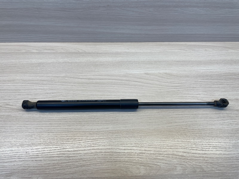 Амортизатор багажника