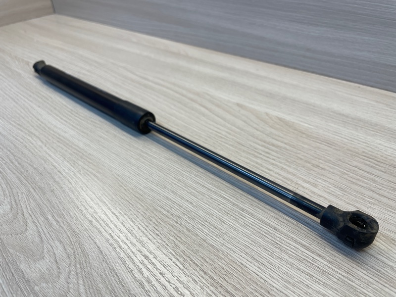 Амортизатор багажника