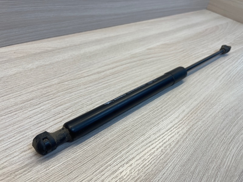 Амортизатор багажника