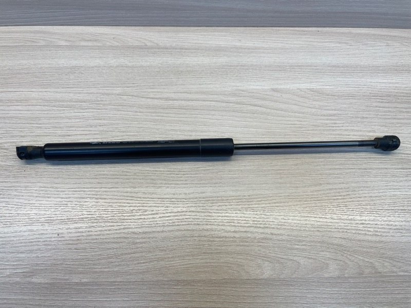 Амортизатор багажника