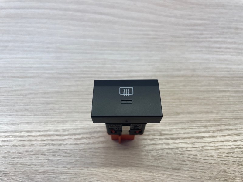 Кнопка обогрева заднего стекла