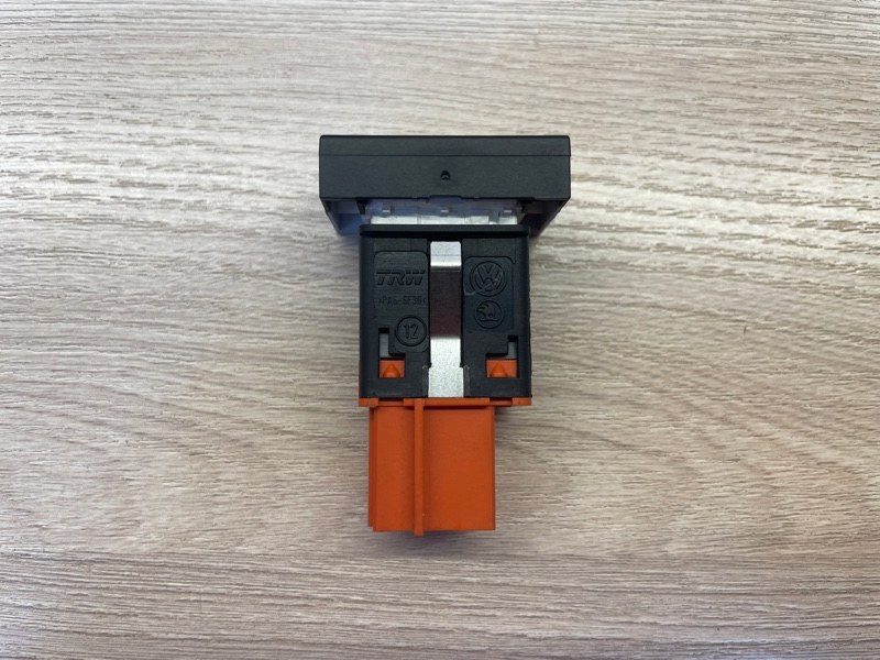 Кнопка обогрева заднего стекла