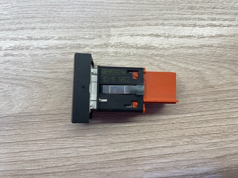 Кнопка обогрева заднего стекла