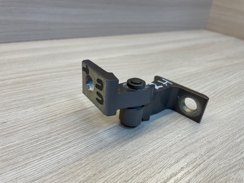 Петля     двери